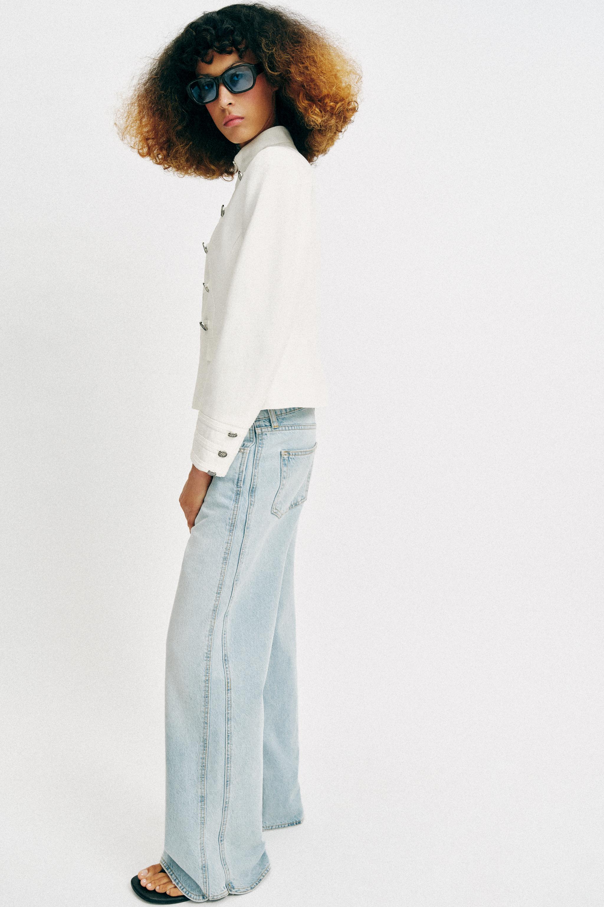 BUTTONED HIGH NECK BLAZER
